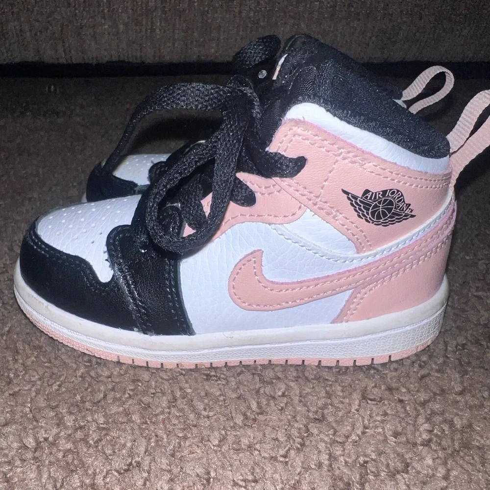 Jordan Kids Sneakers - Black, White, Pink - Picture 4 of 4